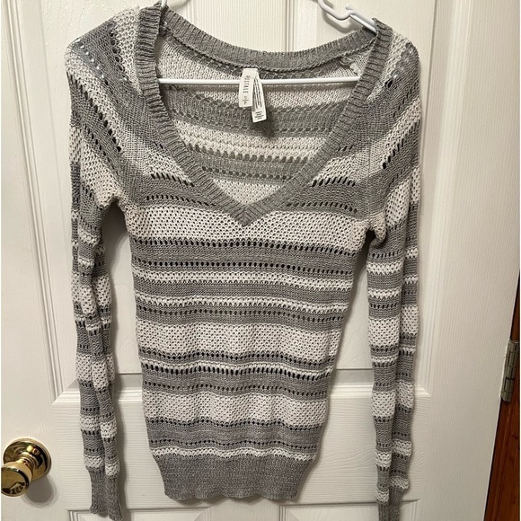 Aeropostale Long Sleeve V Neck Knit Sweater - Picture 1 of 5